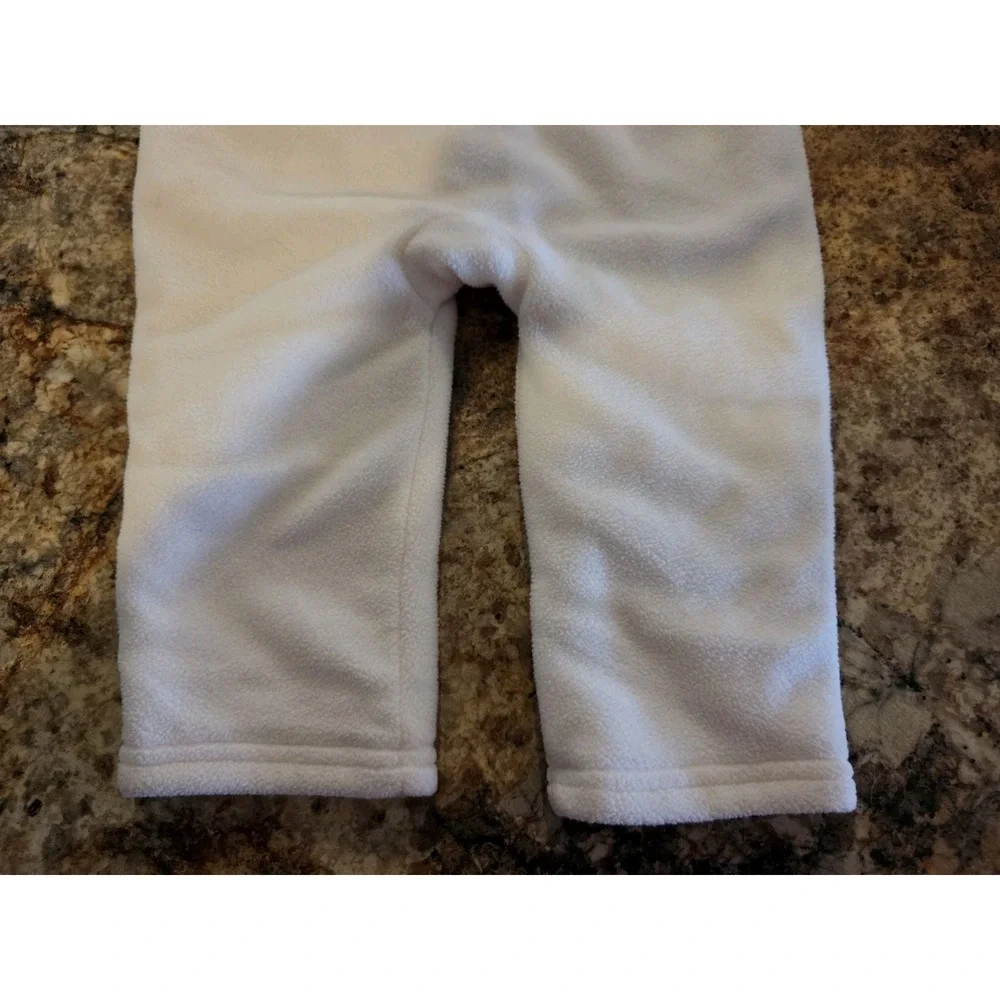 Baby girl OLD NAVY pink fleece one-piece hoodi. Pajama size 18-24 month.